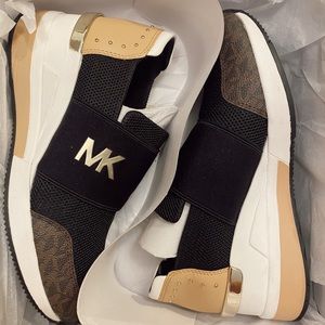 NWT MICHAEL KORS FELIX TRAINER SNEAKERS SIGNATURE PRINT WITH WEDGE